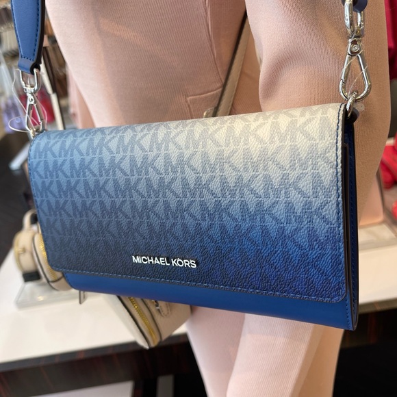 MICHAEL KORS Jet Set Large Ombré Signature Logo Crossbody Bag
Galaxy Blue 
NWT - Picture 4 of 16